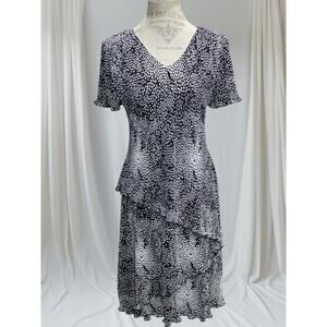 Connected Apparel Abstract Design Pleated Tiered Short Sleeve Dress